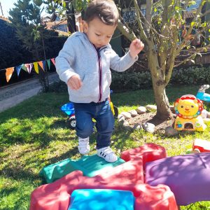 Explorando Habilidades Motoras en Niños Jardín Campestre Montessori Bilingüe Cajicá