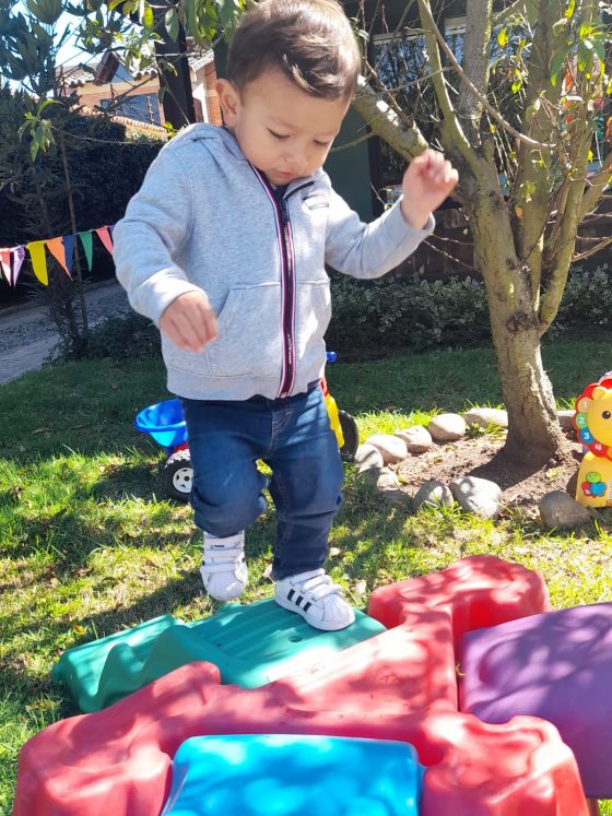 Explorando Habilidades Motoras en Niños Jardín Campestre Montessori Bilingüe Cajicá