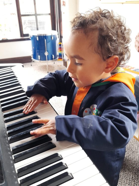Clases extracurriculares de Música en Kids Tree Jardín Campestre Montessori Bilingüe Cajicá