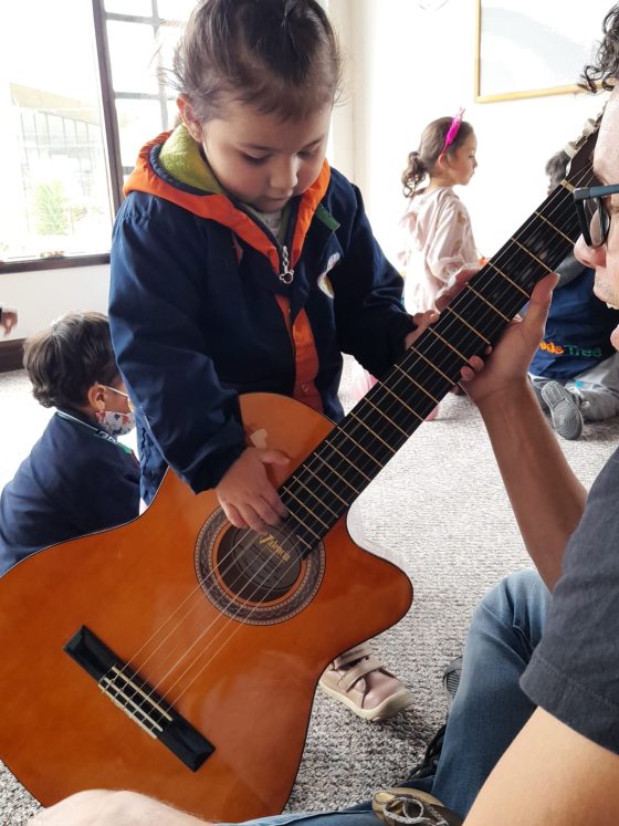 Taller Musical en Kids Tree Jardín Campestre Montessori Bilingüe Cajicá