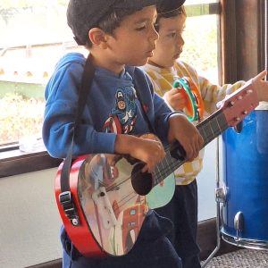 Desarrollando Talentos Musicales en Kids Tree Jardín Campestre Montessori Bilingüe Cajicá