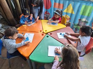 Guardería y Daycare Kids Tree Cajicá – Innovador cuidado flexible para Niños hasta 7 Años Experiencia en Arte y Creatividad en Kids Tree Jardín Campestre Montessori Bilingüe Cajicá