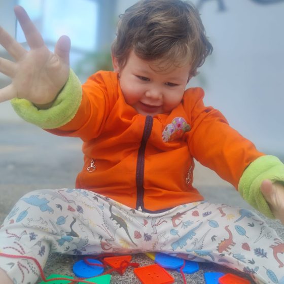 K-Babies - Increíble Programa para Bebés, Gateadores y Caminadores - 12 a 24 Meses Jardín infantil campestre Cajicá bilingüe, ambientes Montessori y gestión de emociones