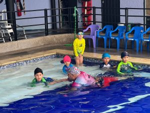 Guardería y Daycare Kids Tree Cajicá – Innovador cuidado flexible para Niños hasta 7 Años Experiencias acuáticas en Kids Tree. Jardín Campestre Montessori Bilingüe Cajicá