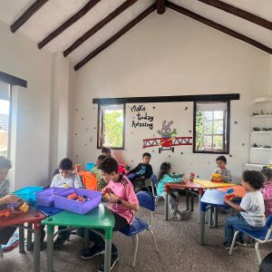 Clase de Aprendizaje de Robótica y STEAM Jardín Campestre Montessori Bilingüe Cajicá